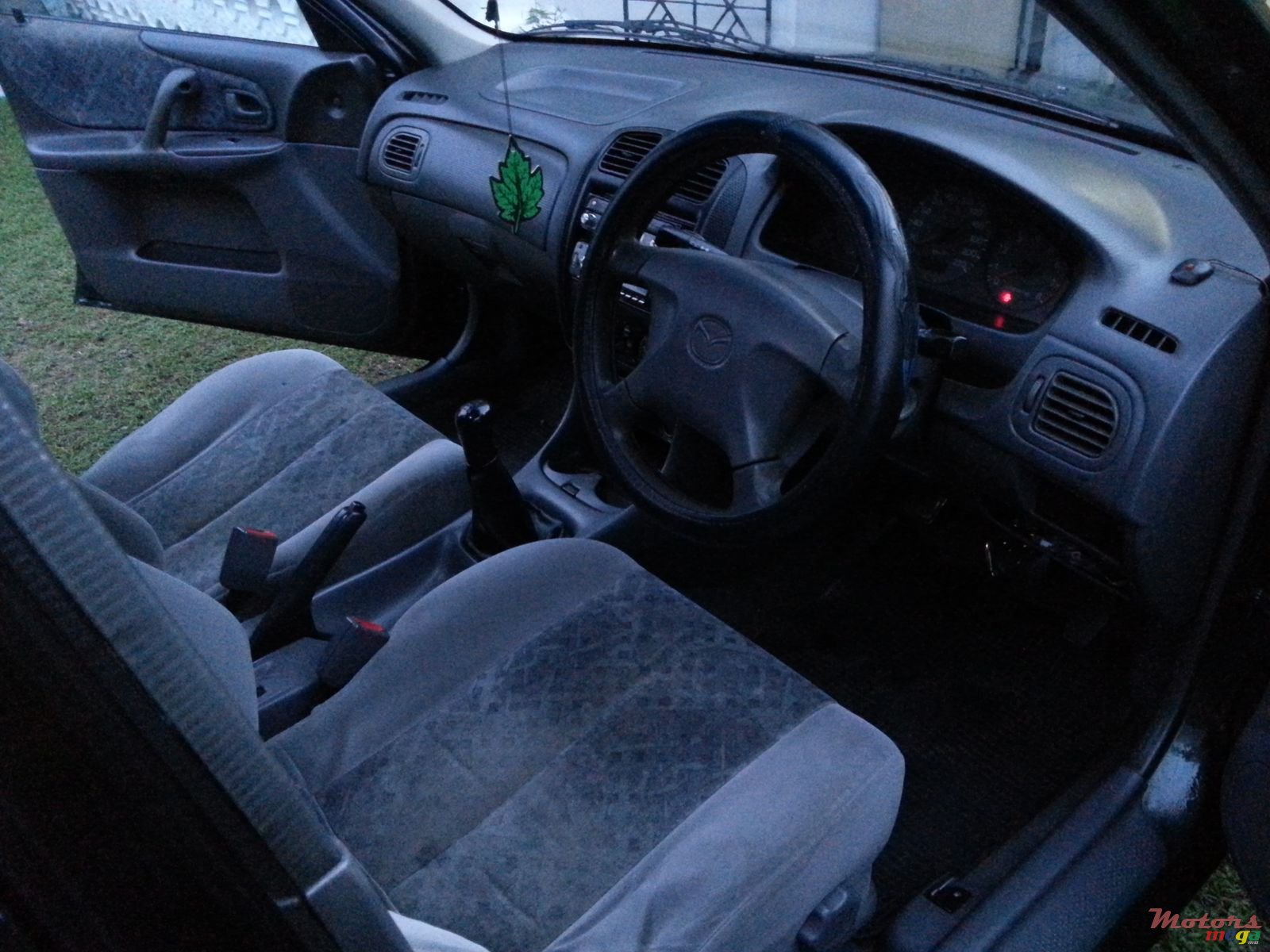 1999' Mazda 323 photo #1