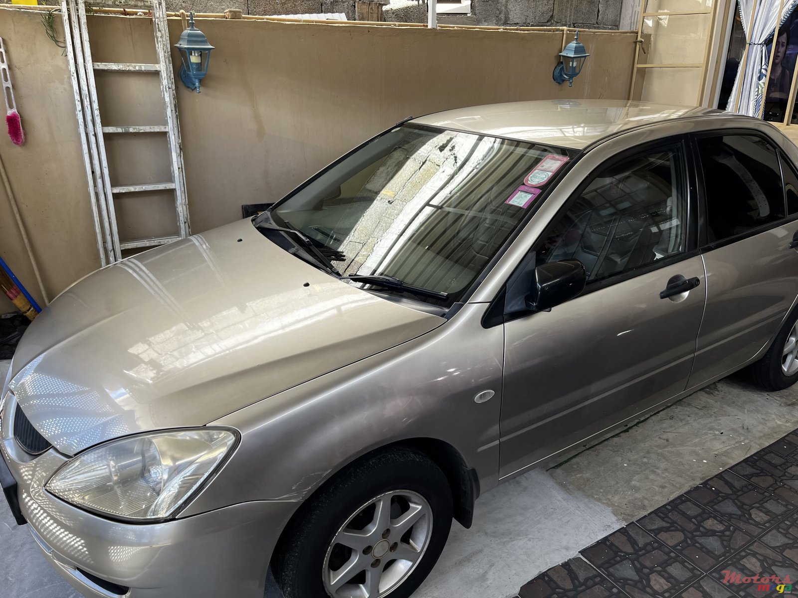 2005' Mitsubishi Lancer GLX photo #4