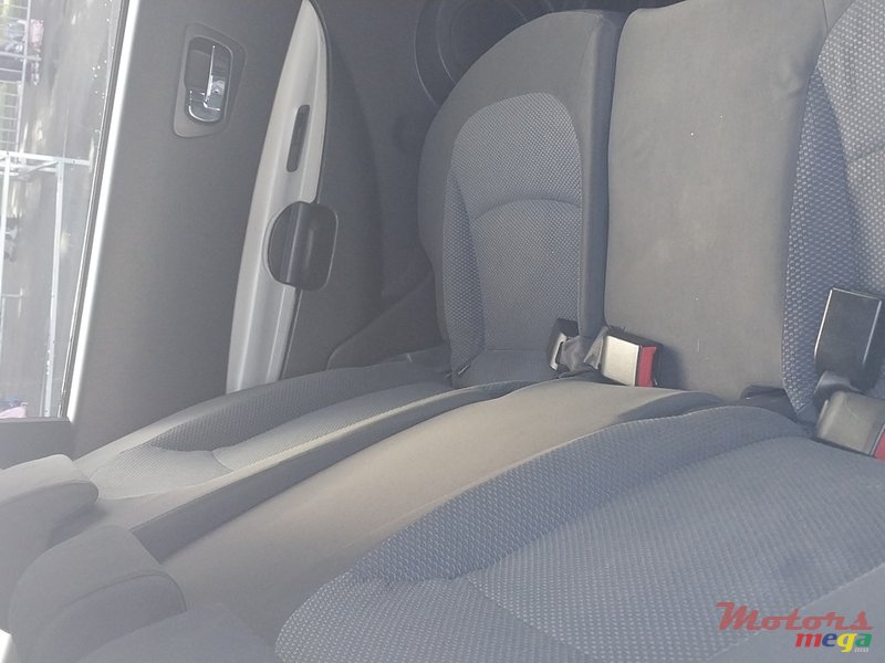 2010' Nissan Qashqai+2 photo #5