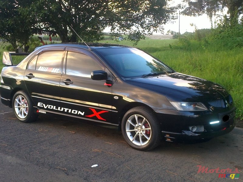 2003' Mitsubishi Lancer photo #2