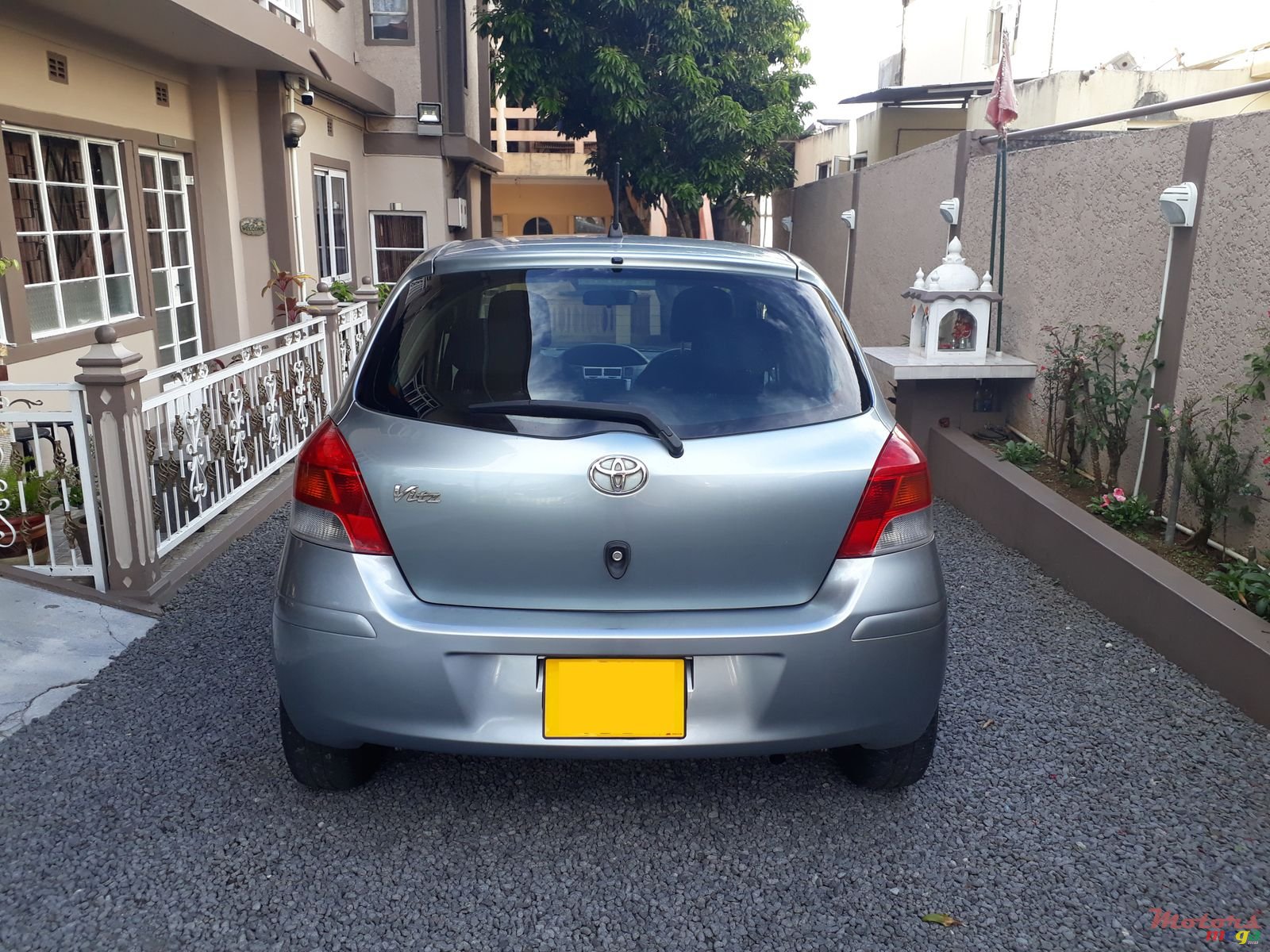 2009' Toyota Vitz photo #1