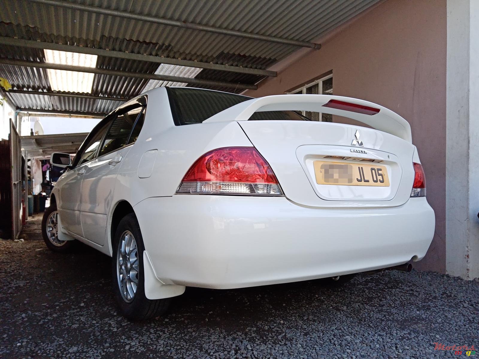 2005' Mitsubishi Lancer GLX photo #4