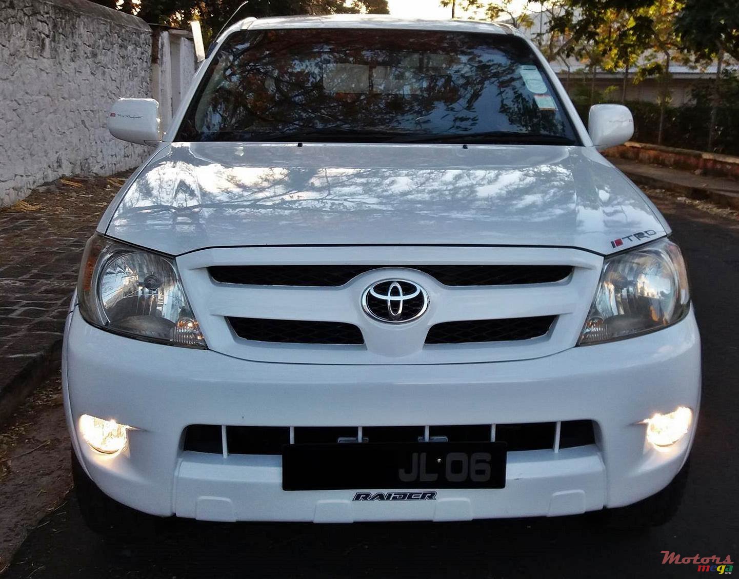 2006' Toyota Hilux photo #2