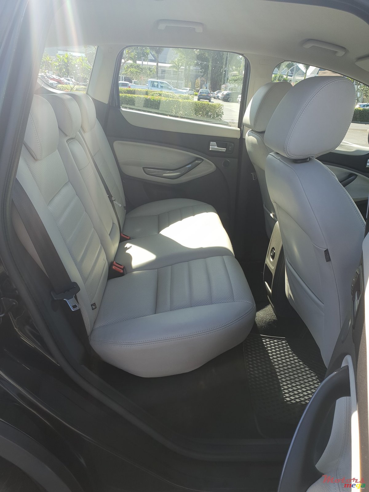 2011' Ford Kuga photo #7