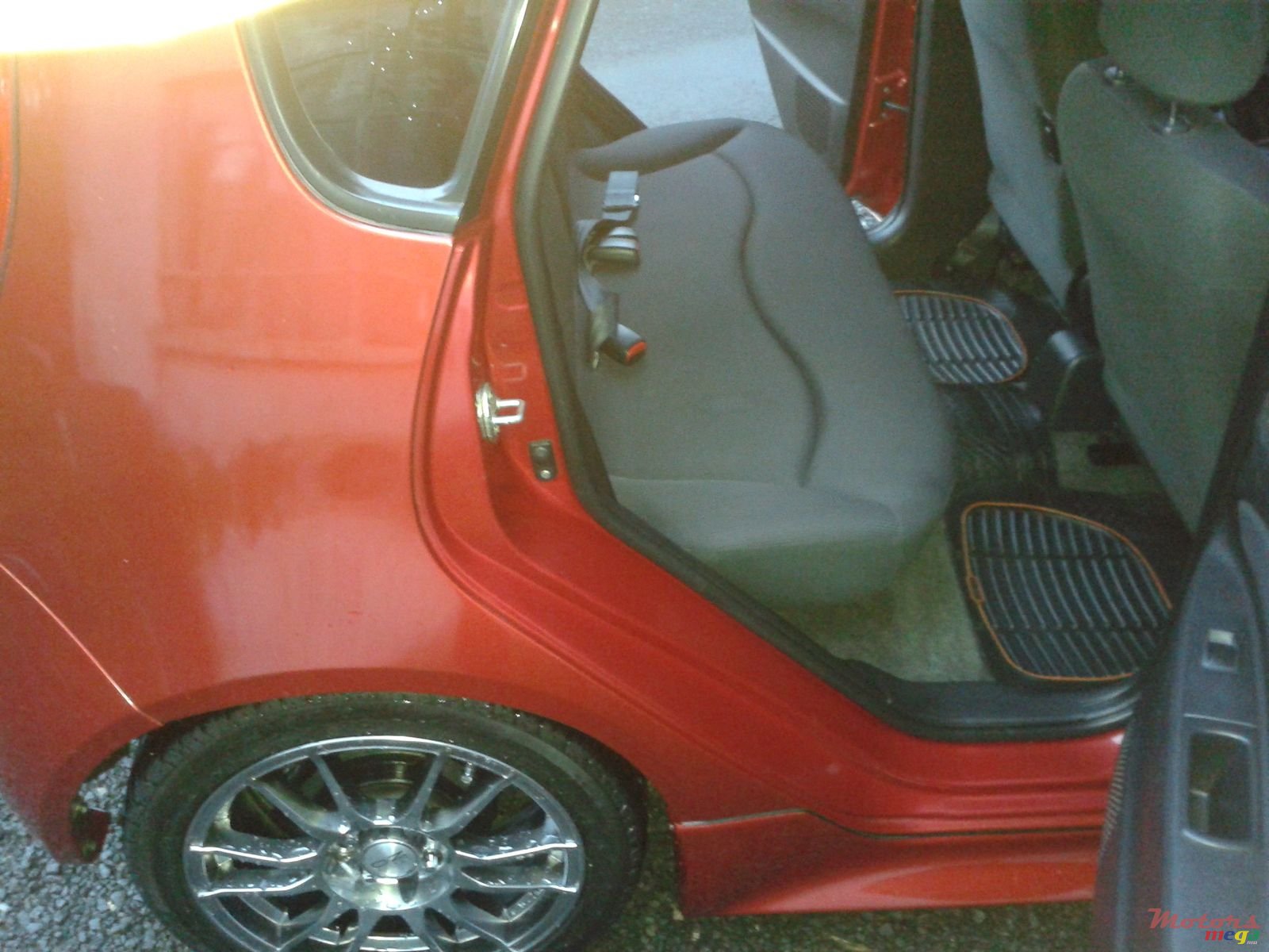 2007' Mitsubishi Hatchback photo #7