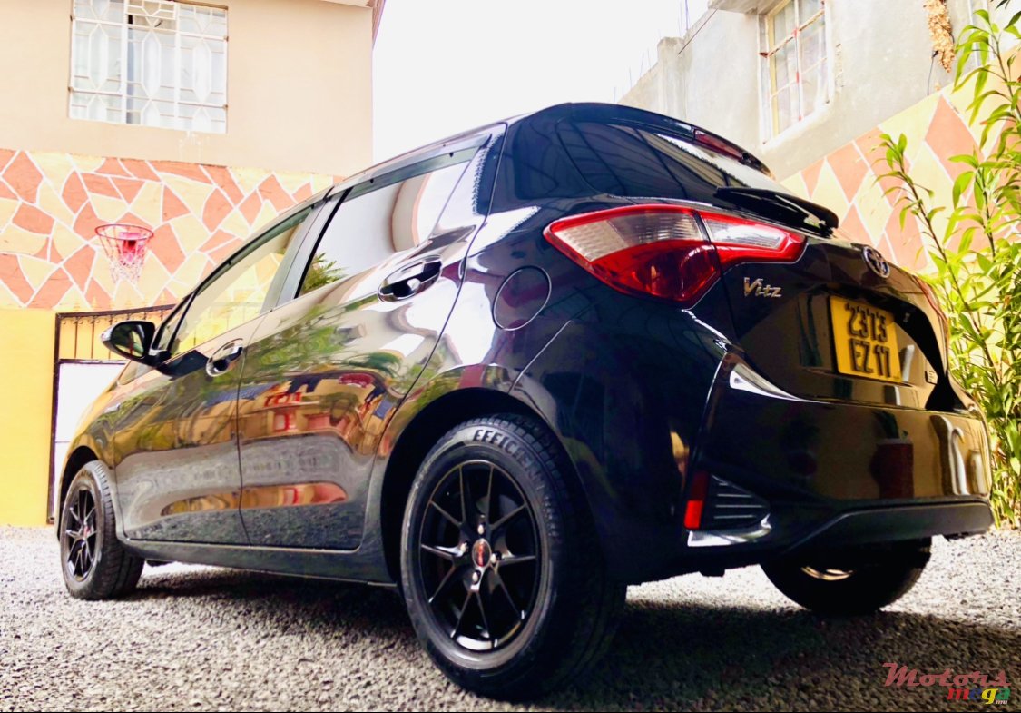 2017' Toyota Vitz photo #1