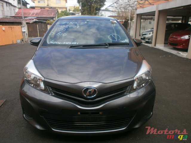 2013' Toyota Vitz photo #1