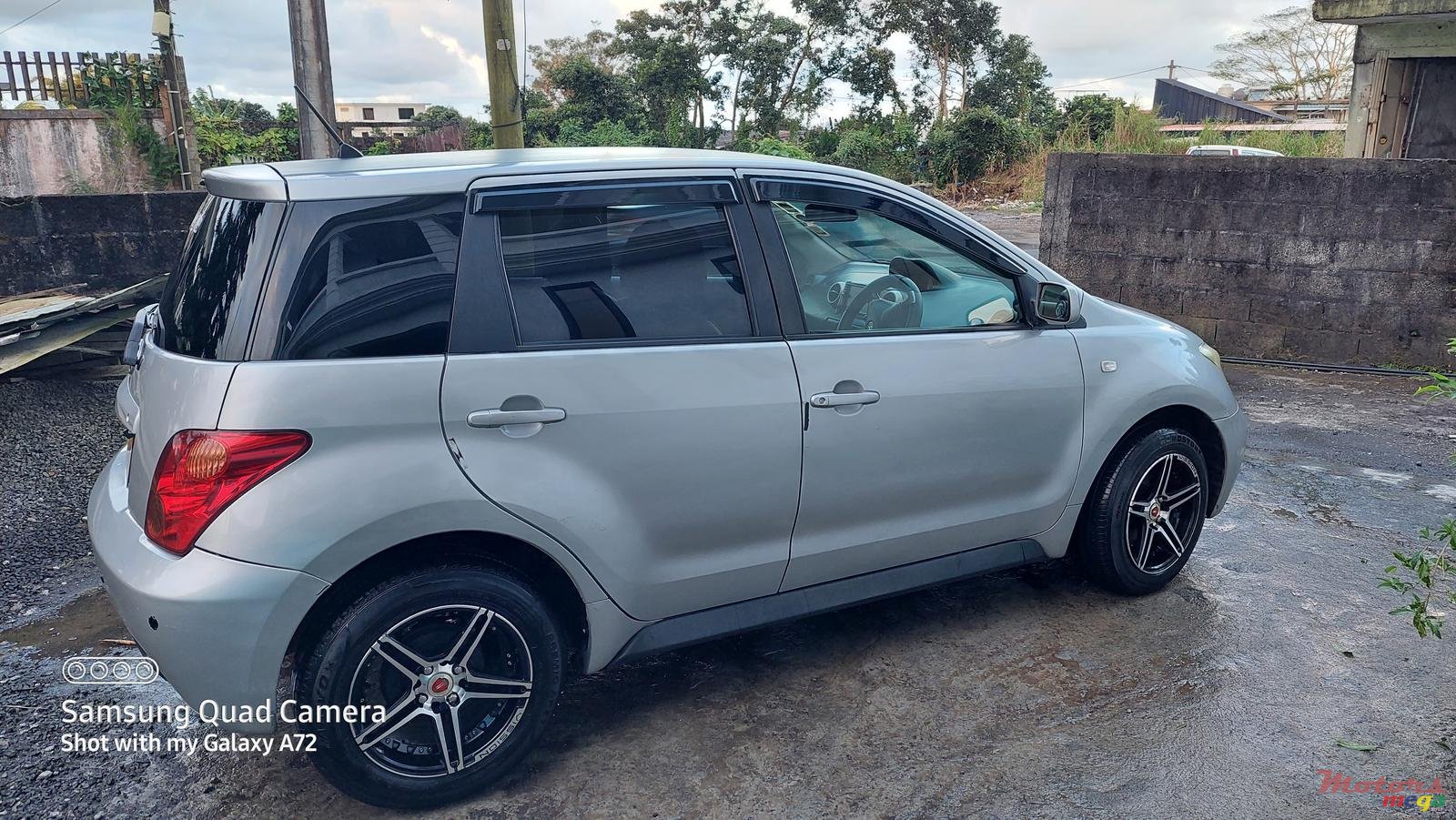 2004' Toyota IST photo #3