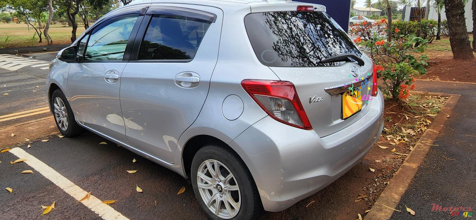 2011' Toyota Vitz 1000Cc photo #3