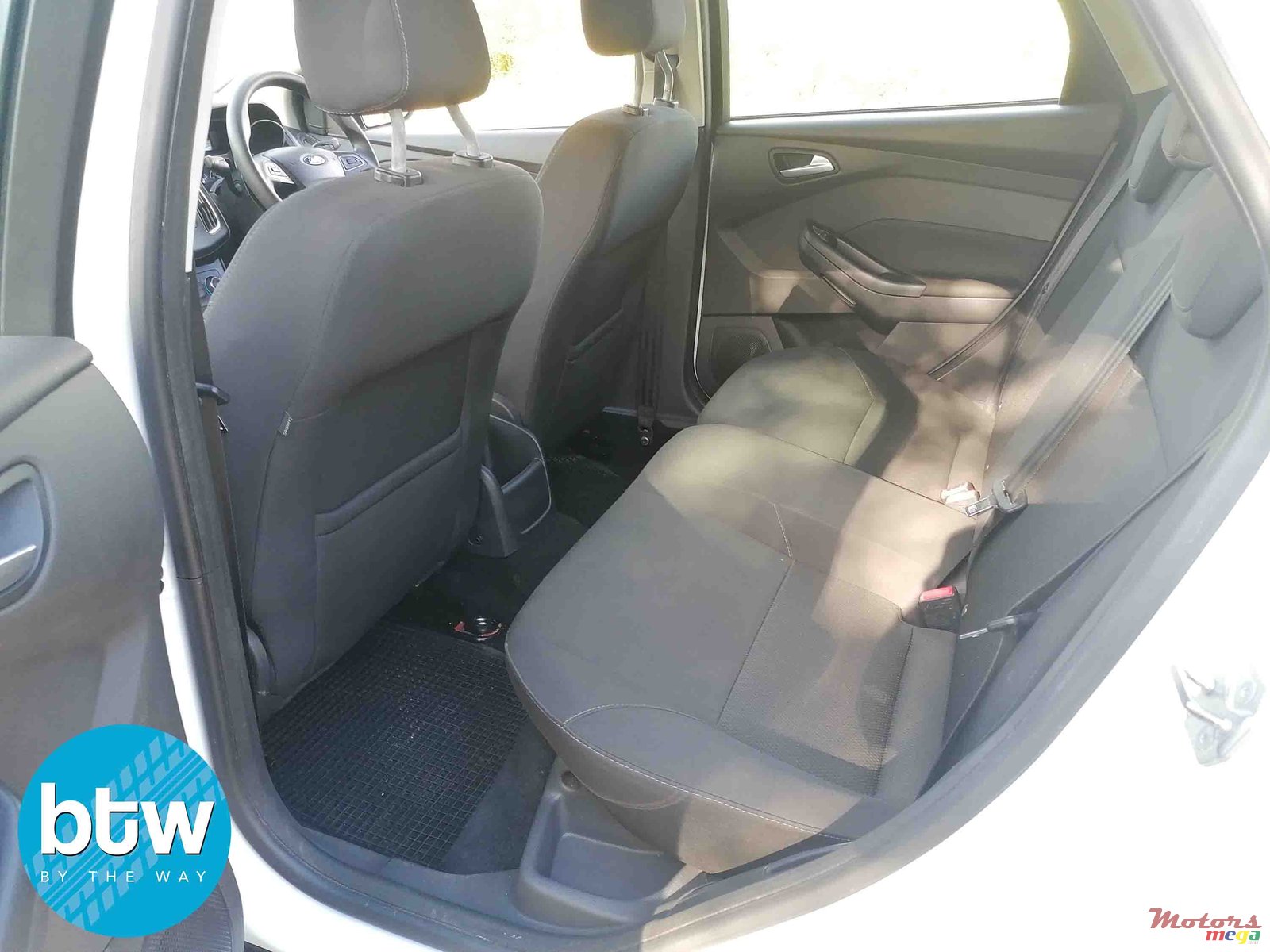 2017' Ford Focus photo #5