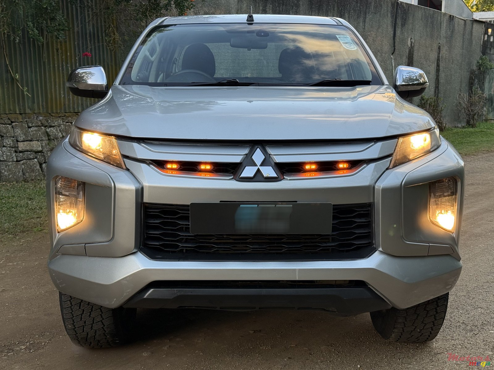 2020' Mitsubishi Triton photo #2