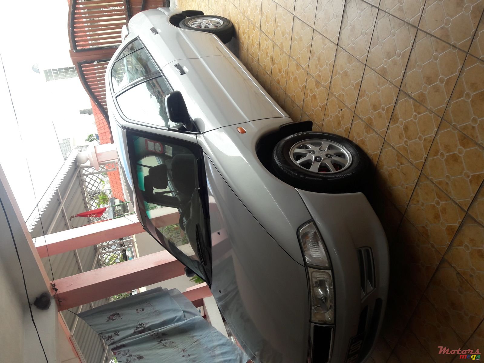 2000' Mitsubishi photo #4