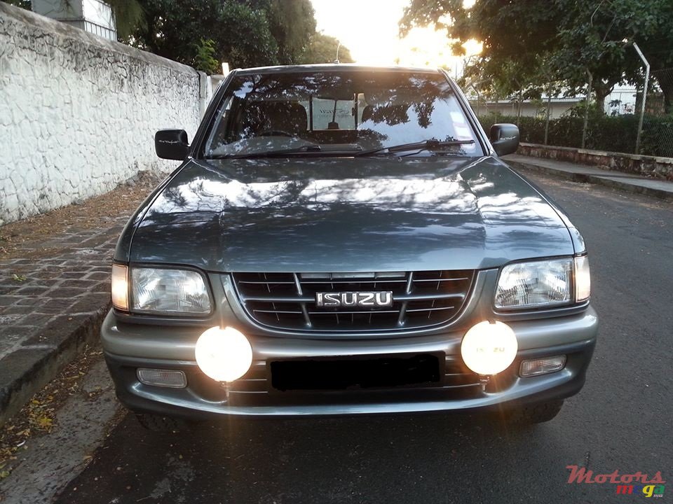 2001' Isuzu photo #3