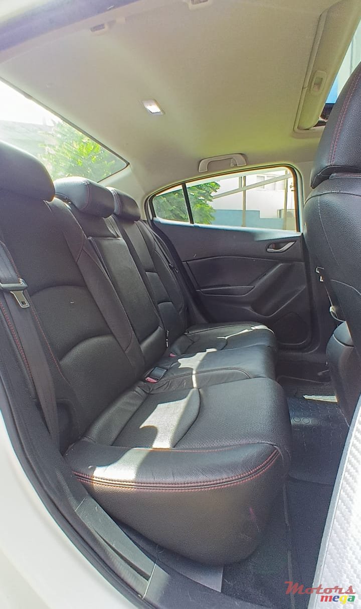 2015' Mazda 3 photo #5