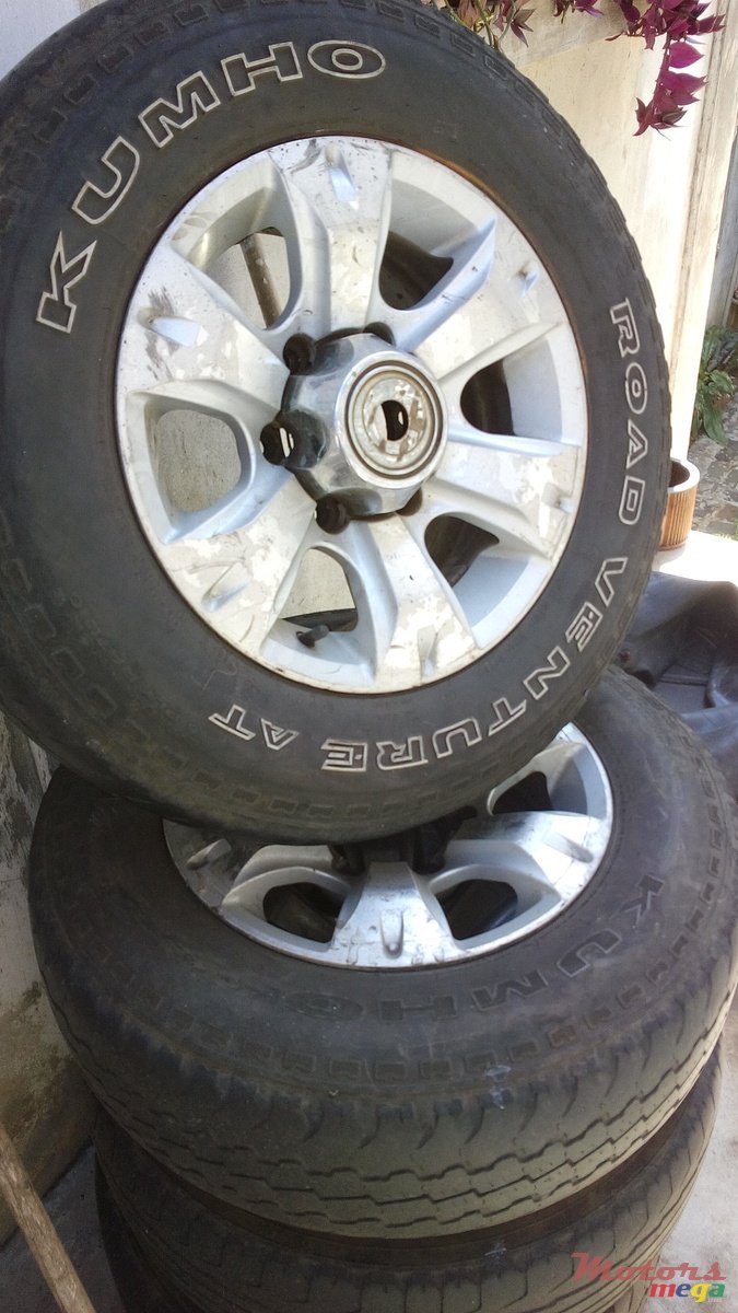 2011' Mitsubishi photo #1