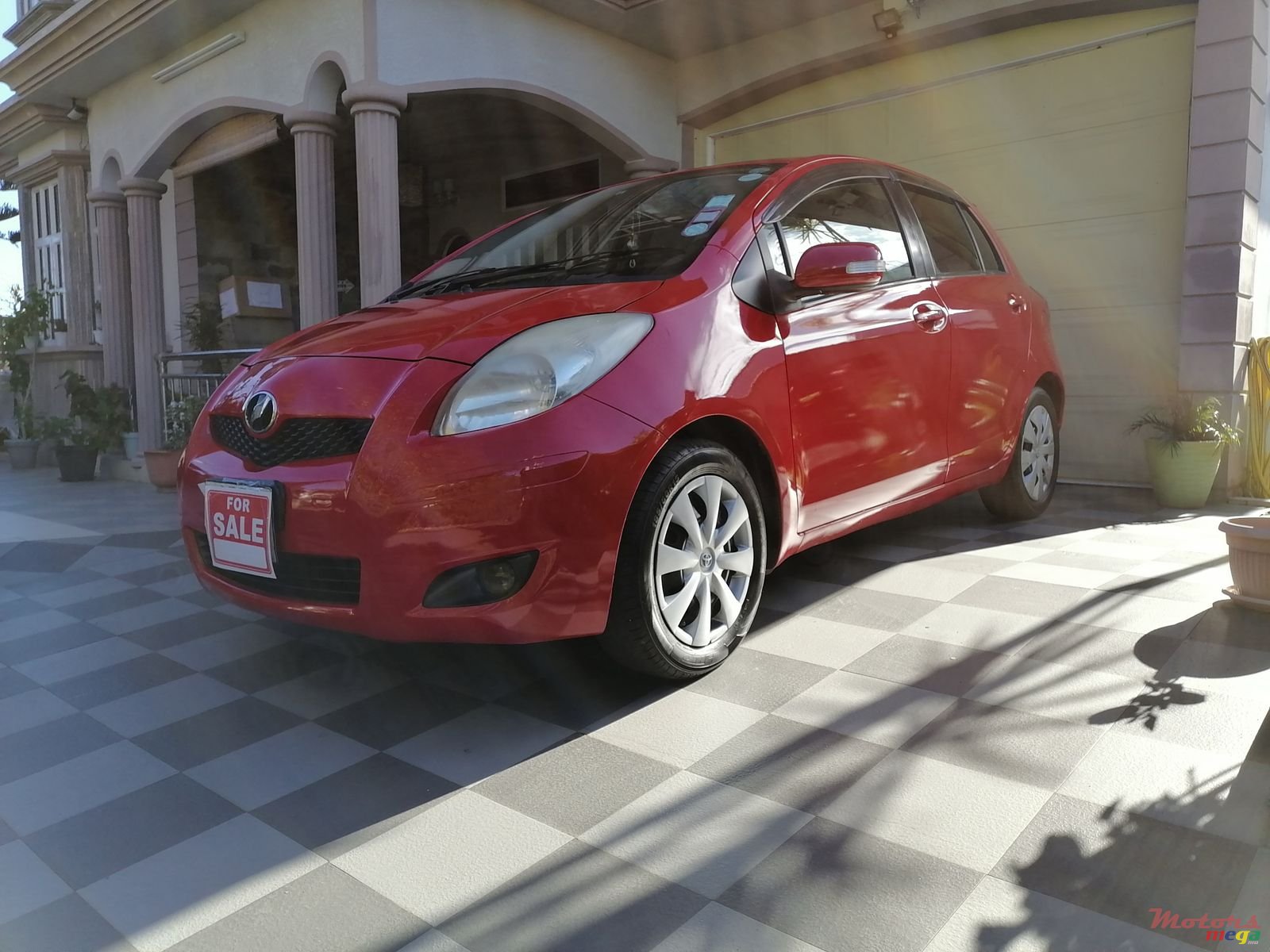 2009' Toyota Vitz photo #7