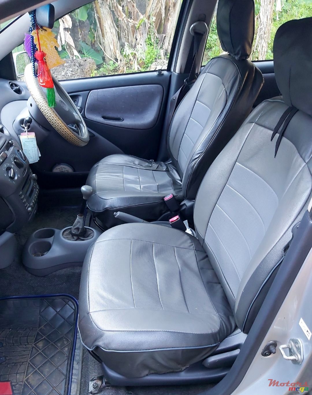 2000' Toyota Vitz photo #3