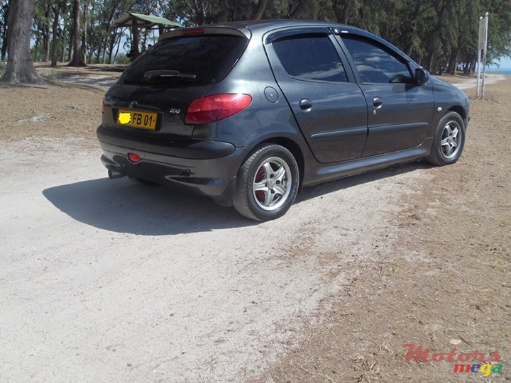 2001' Peugeot 206 photo #2