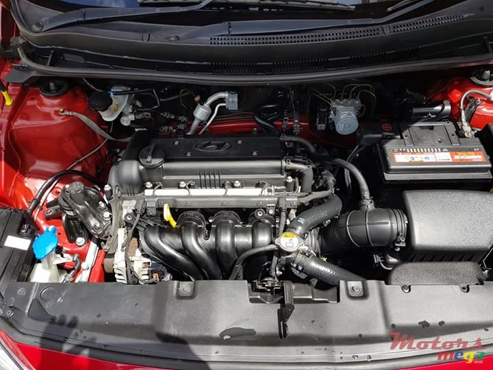 2012' Hyundai Accent photo #4