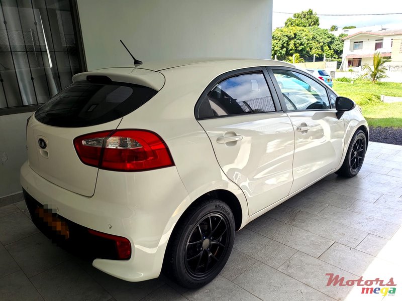 2015' Kia Rio photo #5