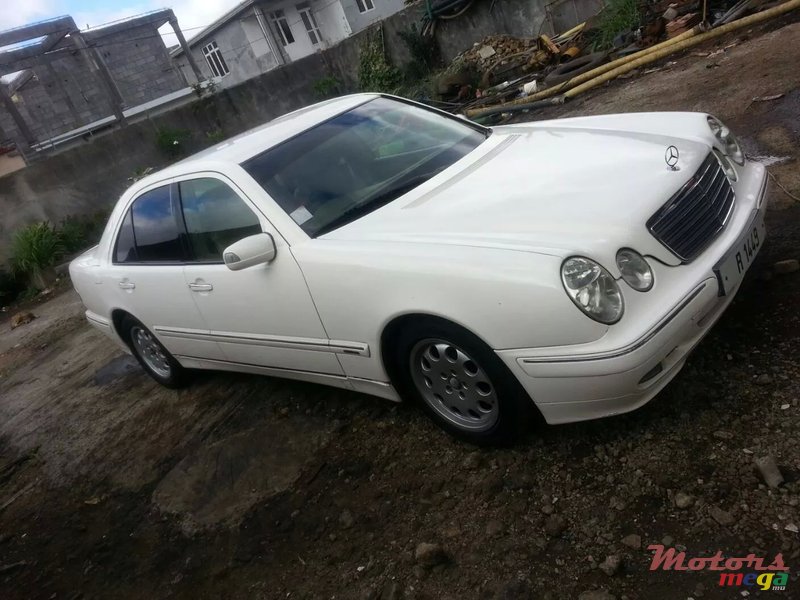 2002' Mercedes-Benz E-Class photo #1