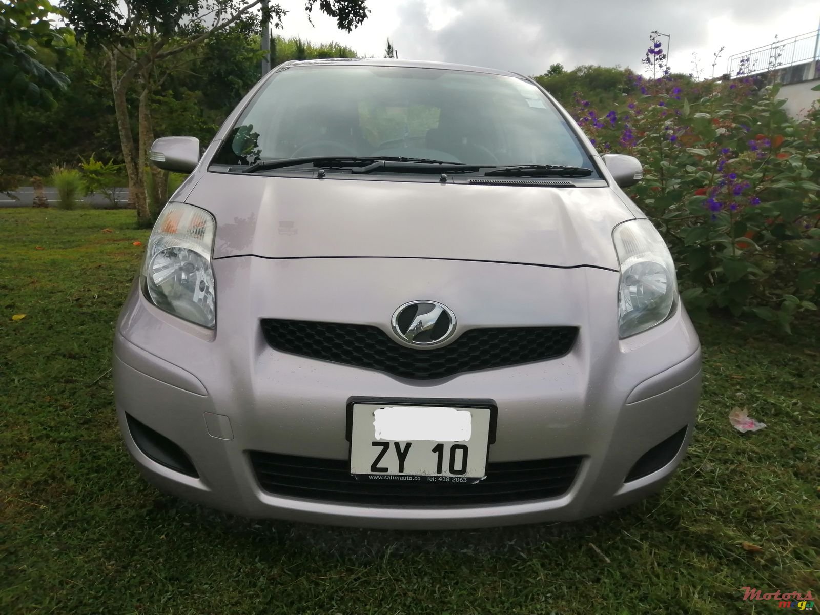 2010' Toyota Vitz photo #1