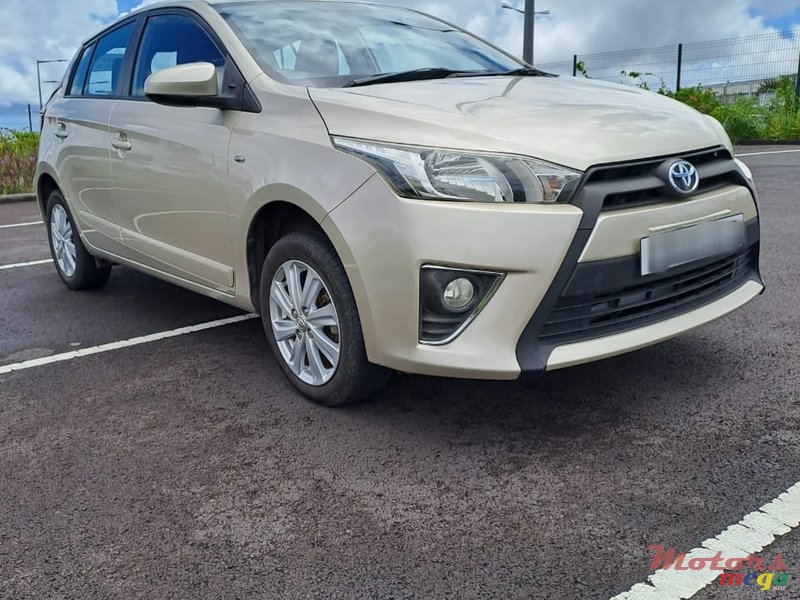 2016' Toyota Yaris photo #2