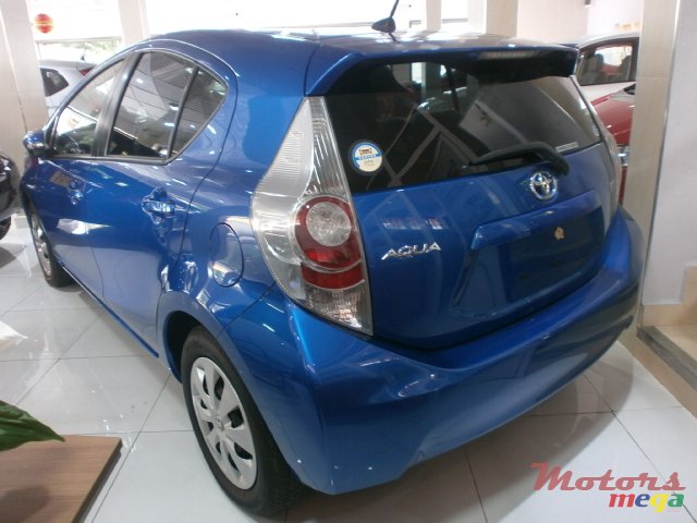 2013' Toyota Aqua photo #3