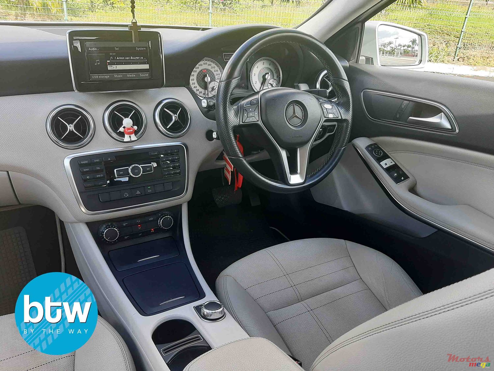 2014' Mercedes-Benz A 200 photo #6