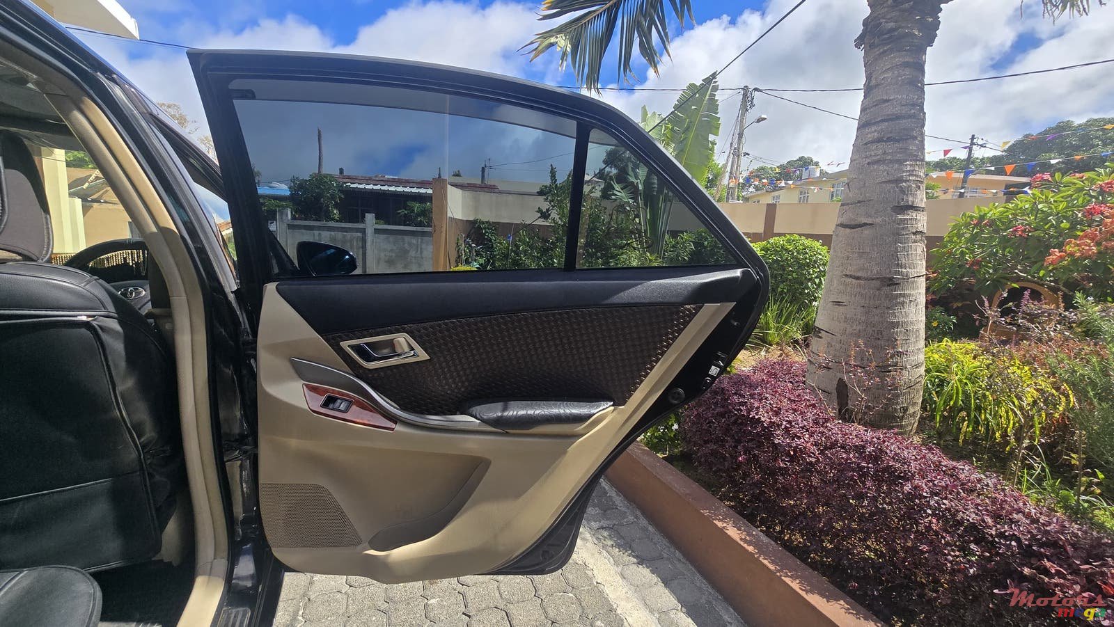 2013' Toyota Premio photo #4