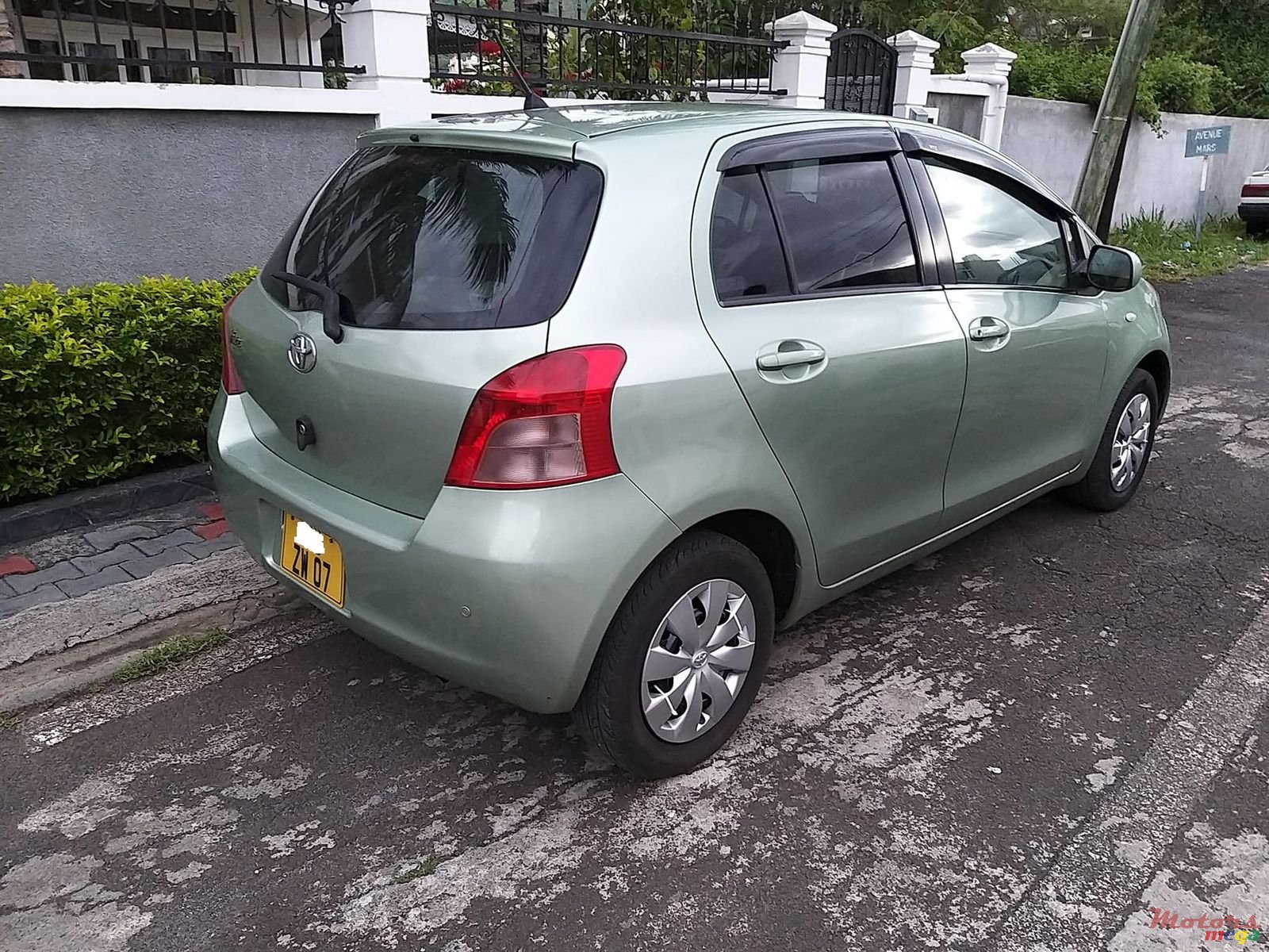 2007' Toyota Vitz KSP90 photo #5