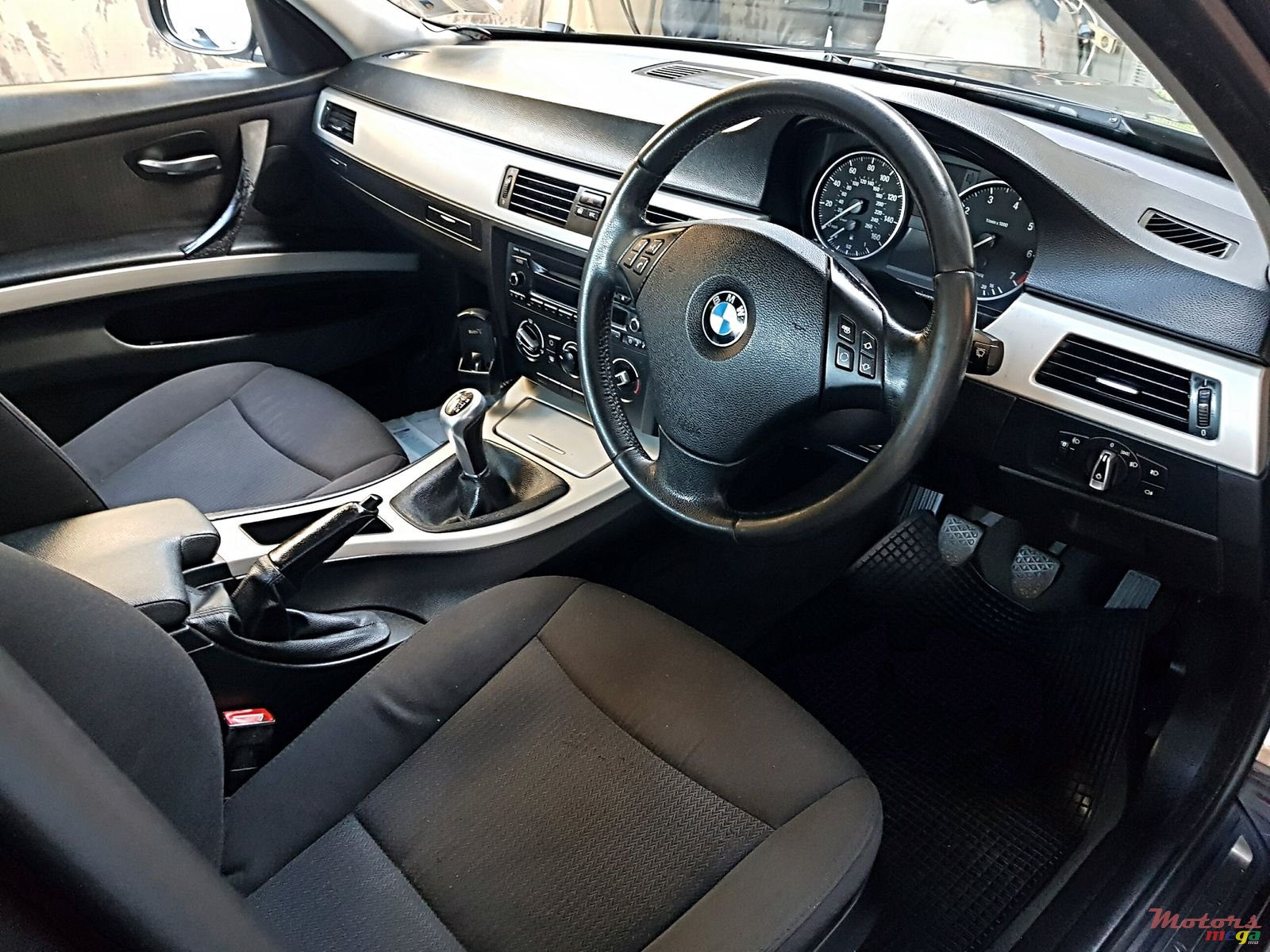 2008' BMW 318 Manual petrol facelift photo #3