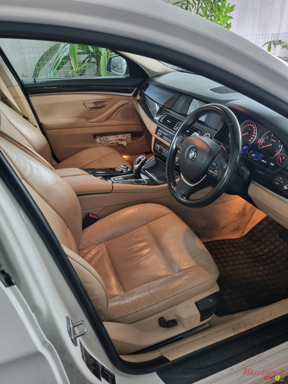 2013' BMW 520 photo #6