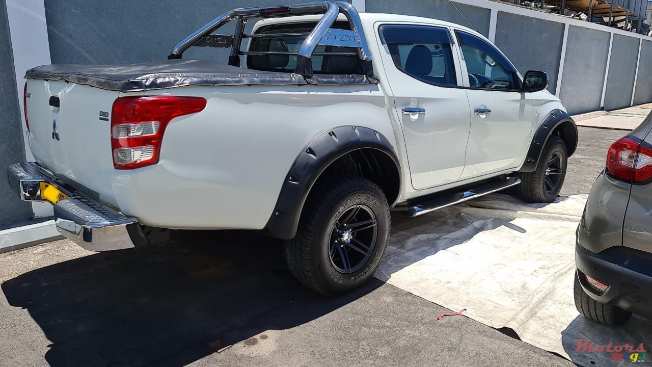 2017' Mitsubishi L 200 photo #1