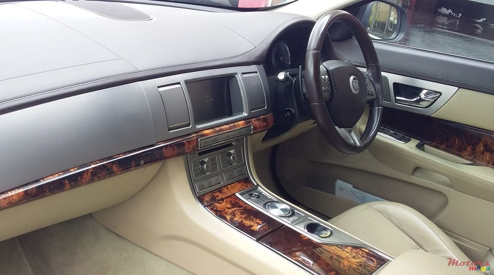 2008' Jaguar XF photo #3