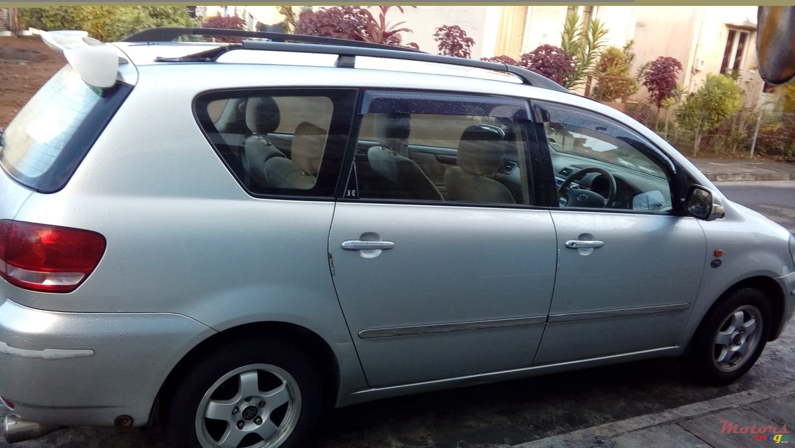 2001' Toyota Picnic photo #1