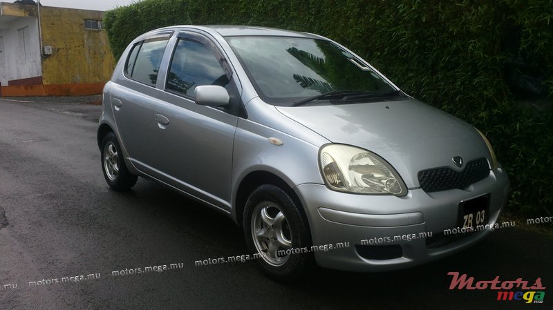 2003' Toyota Vitz photo #2