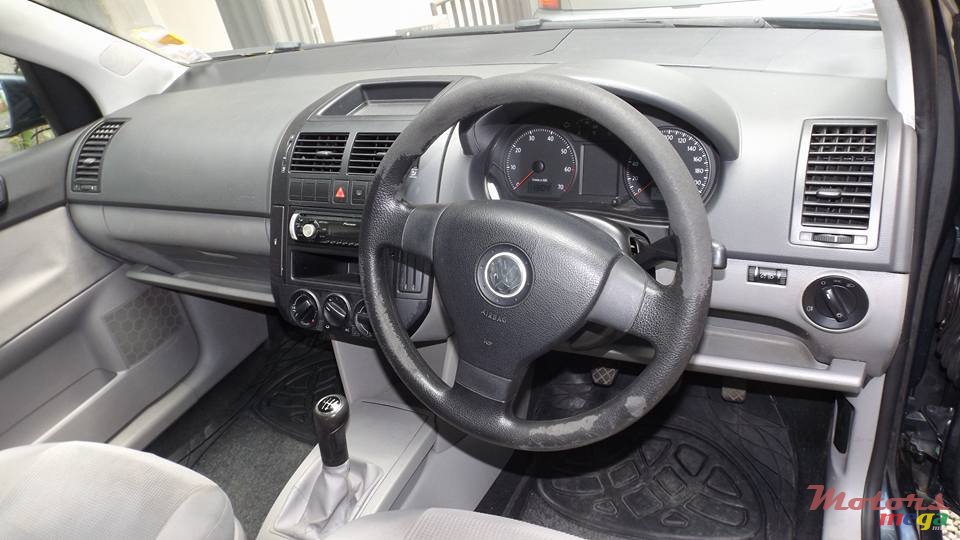 2007' Volkswagen Polo photo #5