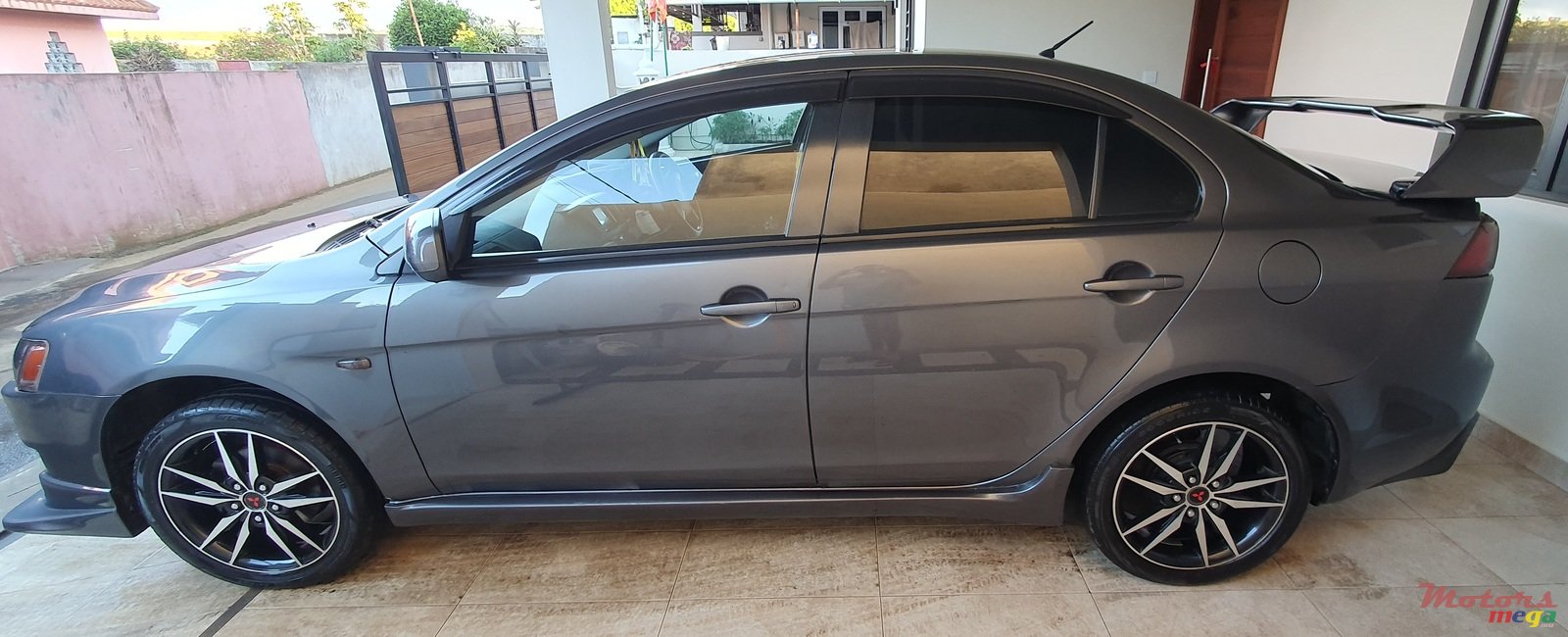 2008' Mitsubishi photo #2