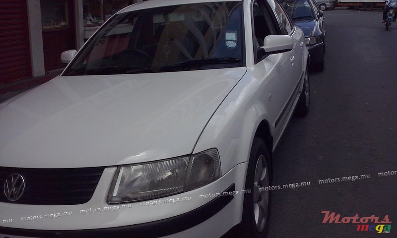 2000' Volkswagen Passat photo #1