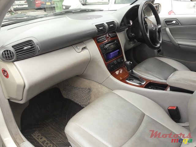 2002' Mercedes-Benz C-Class C 180 photo #7