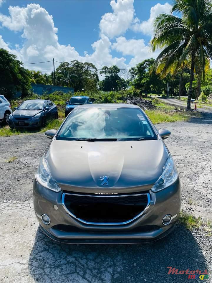 2013' Peugeot 208 photo #6