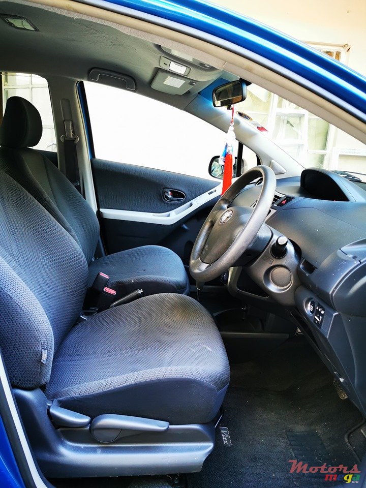 2010' Toyota Vitz photo #5