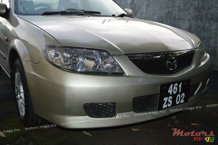 2002' Mazda 323 photo #1