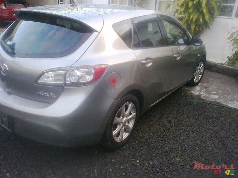 2009' Mazda 3 HATCHBACK photo #2