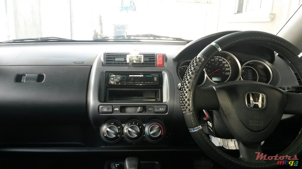 2004' Honda Jazz photo #3