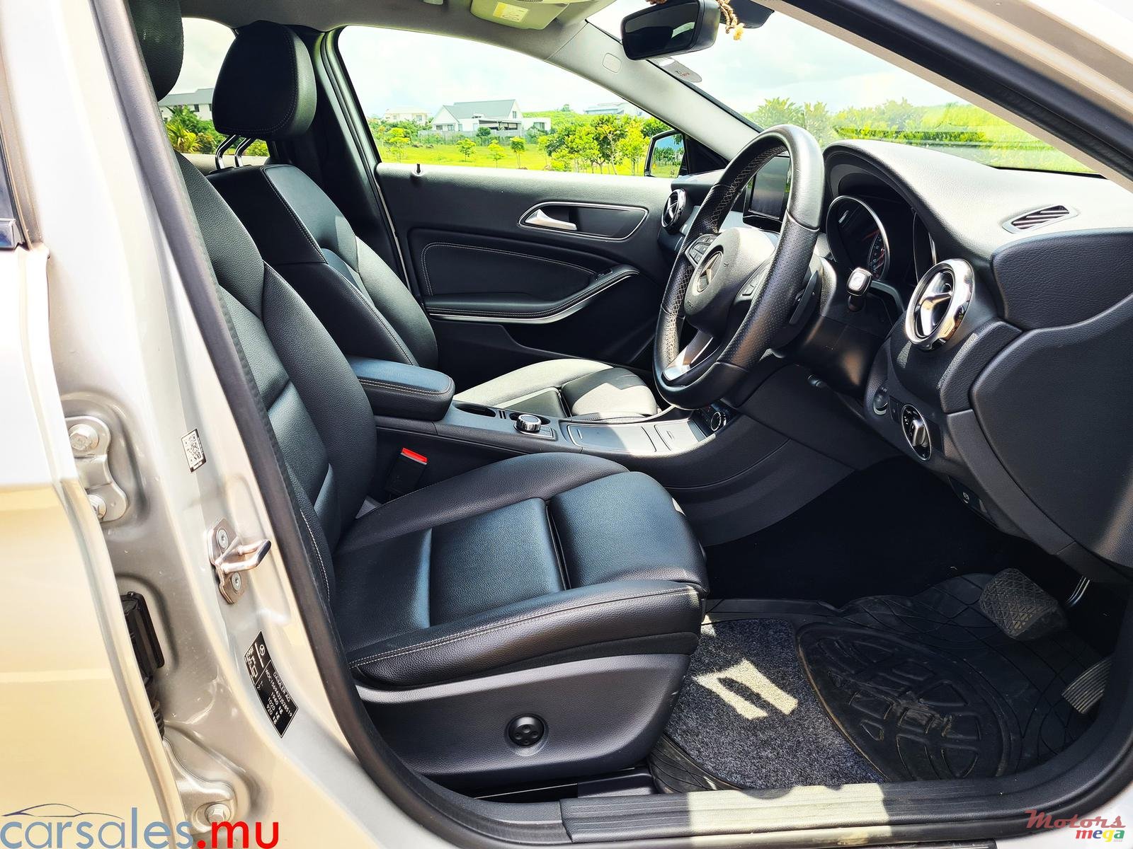 2018' Mercedes-Benz GLA-Class 200 Urban photo #5