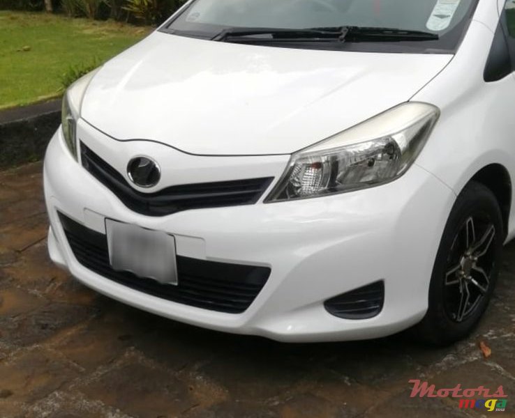 2011' Toyota Vitz photo #2