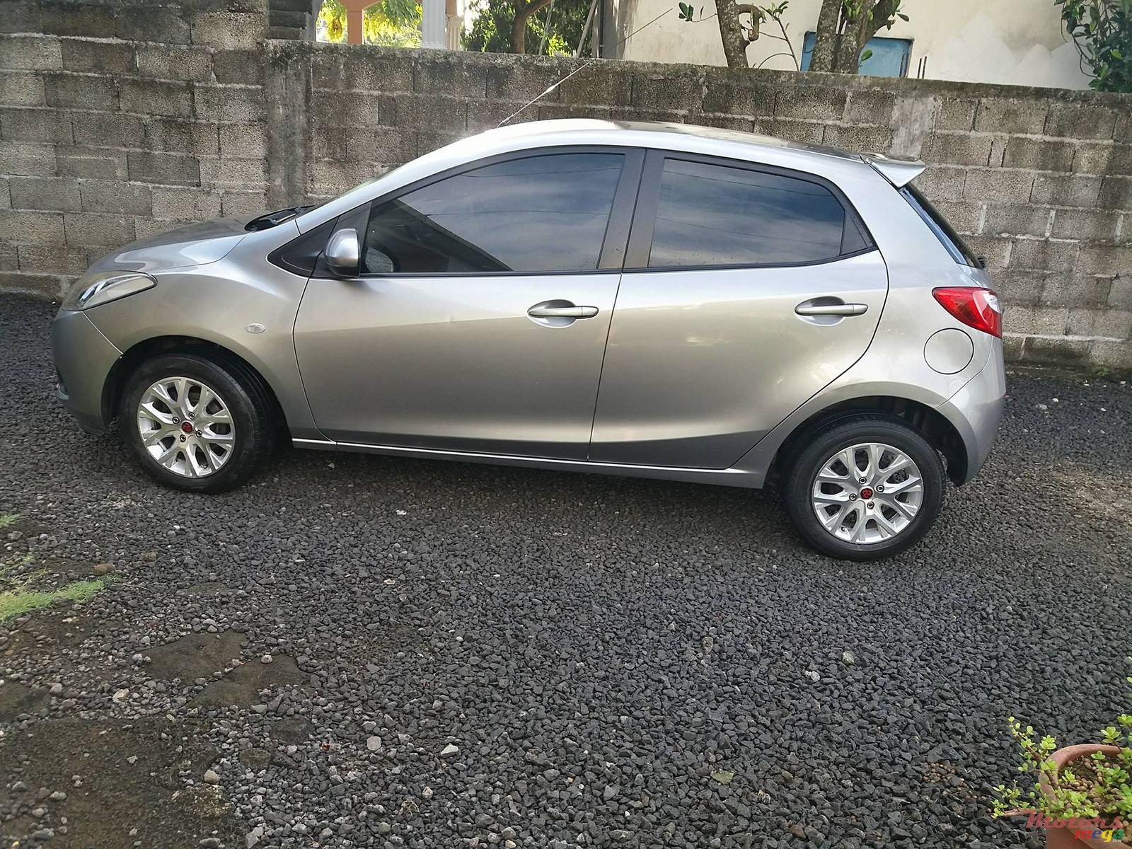 2011' Mazda Demio 2011 photo #4