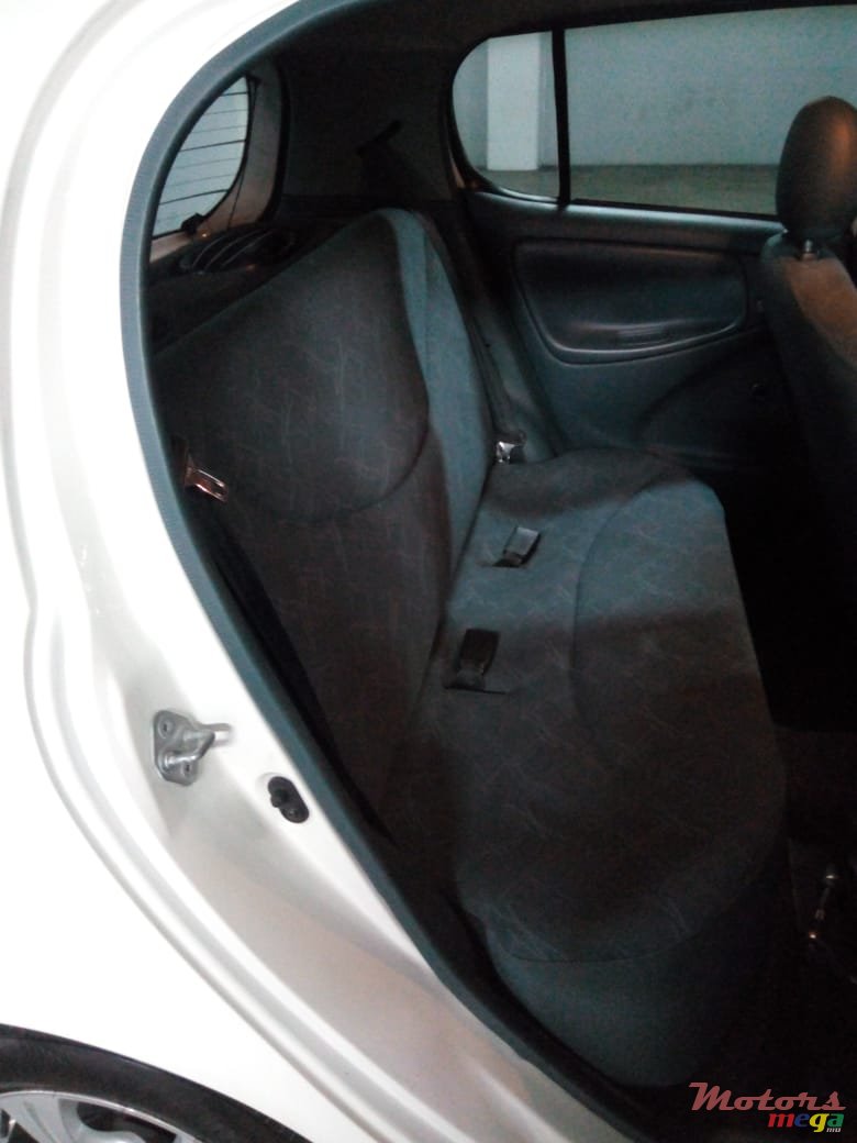 2001' Toyota Vitz EXCELLENT photo #6